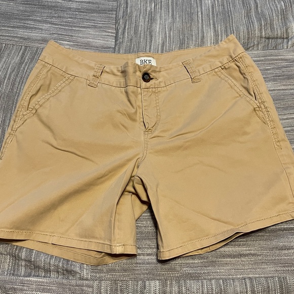 BKE tan colored Serena Stretch Short, waist 31 - Picture 1 of 3